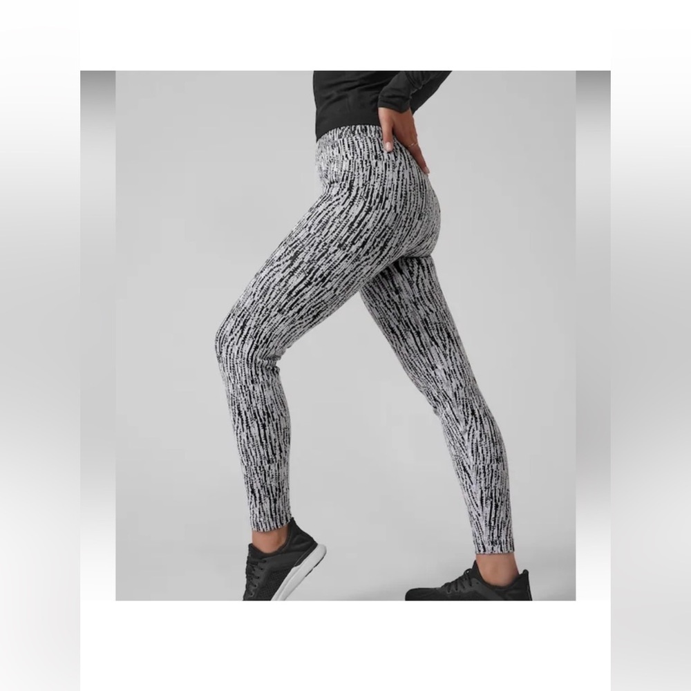 Athleta- Women’s Flurry Elemental Tight Essential Small